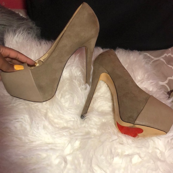 lui chung nude heels - Picture 2 of 2